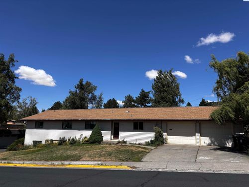 320 Se Crestview St, Pullman, WA, 99163-2211 | Card Image