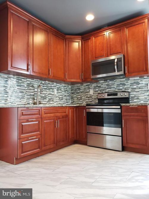 floor-2balcony-5331 Woodland Avenue, PHILADELPHIA, PA, 19143 | Card Image