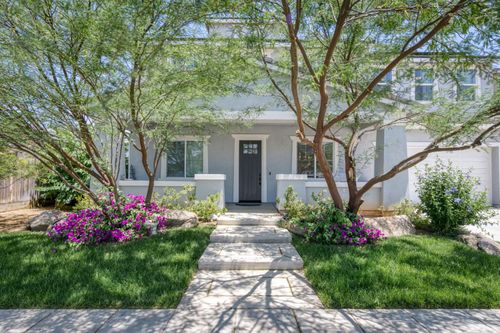 2288 N Bliss Ave, Fresno, CA, 93727-8850 | Card Image