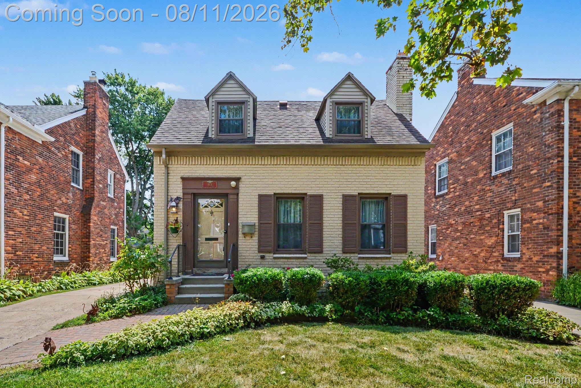 Residential in Grosse Pointe Farms 2