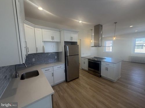 2-101 Cedar Ave, W Cnshohocken, PA, 19428-2810 | Card Image