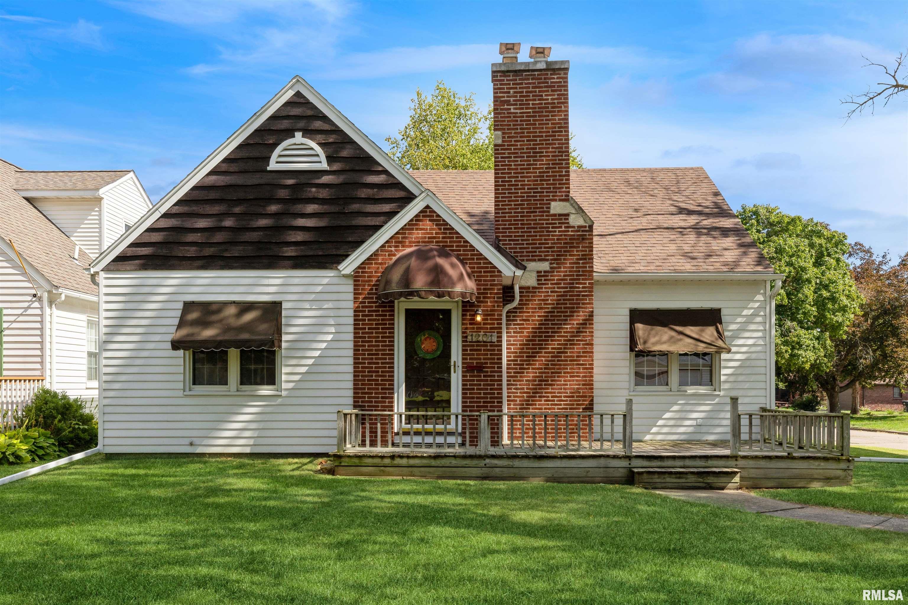 4th St, Clinton, IA 52732