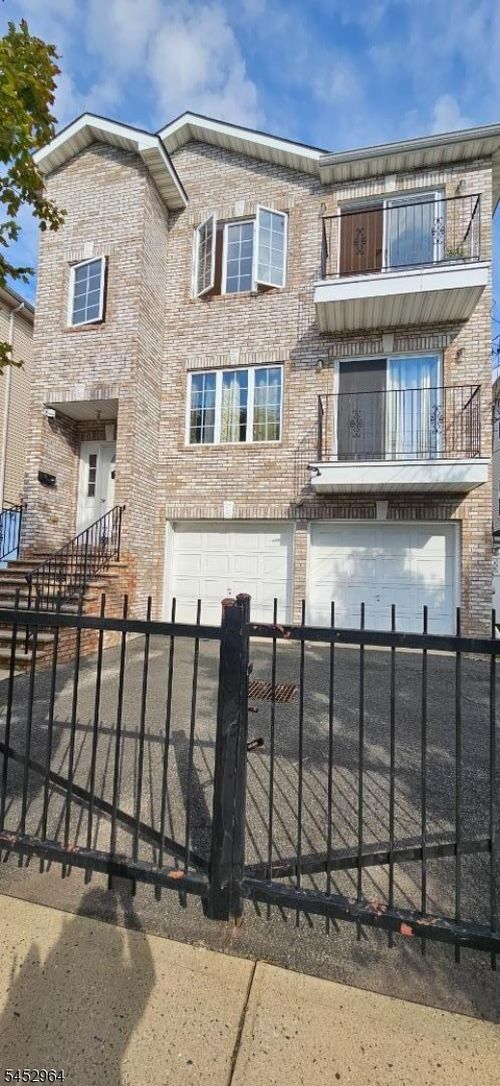 655 4th St, Newark, NJ, 07107-4299 | Card Image