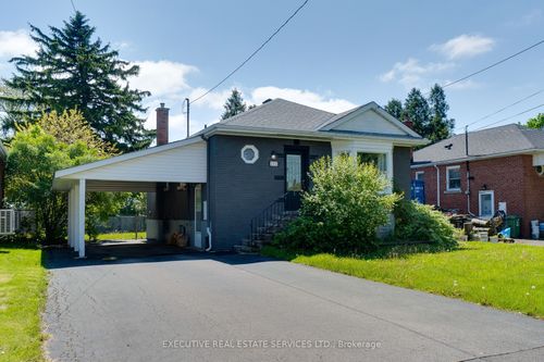 213 E 32 Nd St, House with 4 bedrooms, 2 bathrooms and 2 parking in Hamilton ON | Card Image