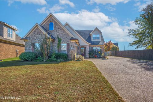 2723 Hill Valley Ln, Southaven, MS, 38672-9557 | Card Image
