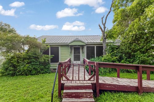 305 S Rusk St, Groesbeck, TX, 76642-1449 | Card Image