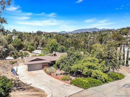 1602 Montgomery Dr, Vista, CA, 92084-7626 | Card Image