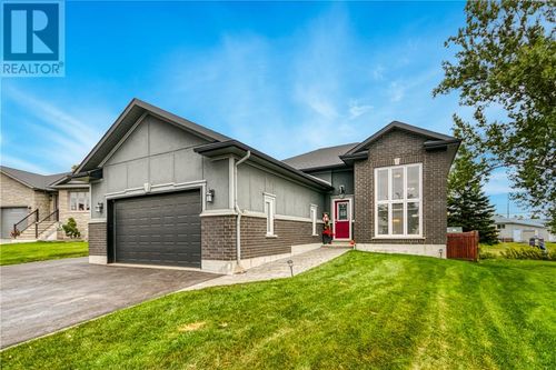137 Springhill Dr, Garson, ON, P3L0A7 | Card Image