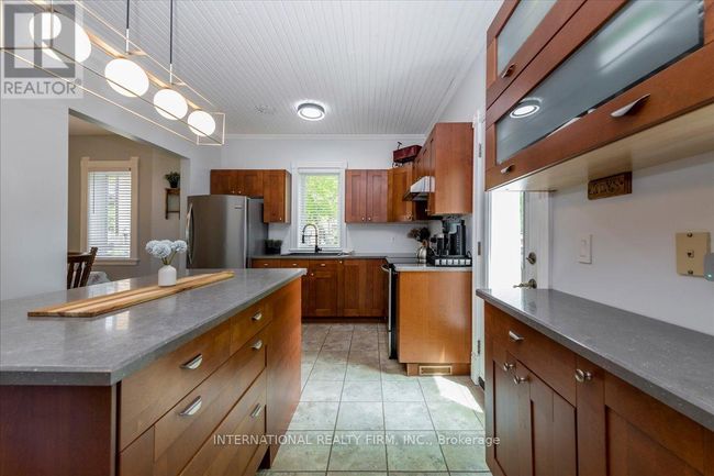 8061 Main St, House other with 3 bedrooms, 2 bathrooms and 3 parking in Everett ON | Image 9