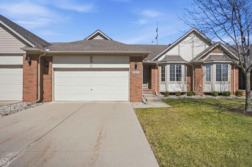 28033 Cotton Creek Dr, Chesterfield, MI, 48047-6416 | Card Image