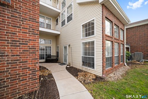 211-211 Carriage Crossing Ln, Middletown, CT, 06457-5862 | Card Image