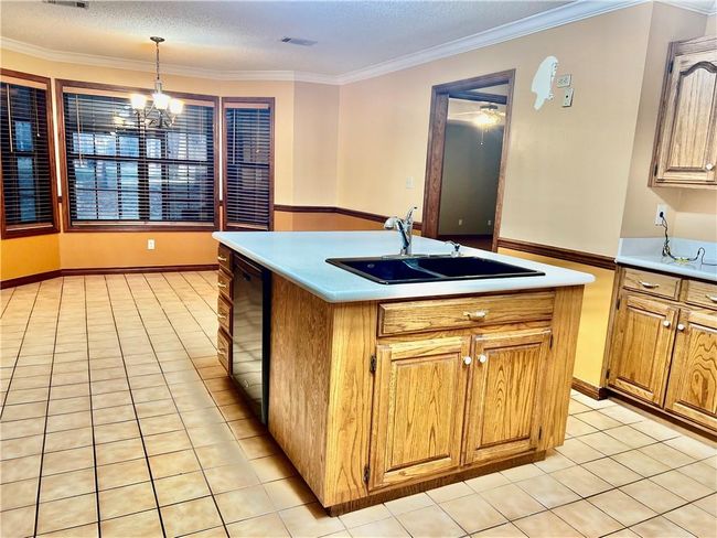 Large eat-in kitchen | Image 18