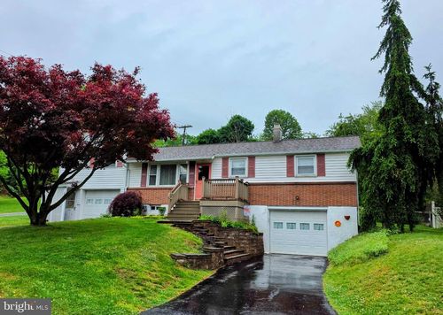 702 Frederick St, READING, PA, 19607-1011 | Card Image