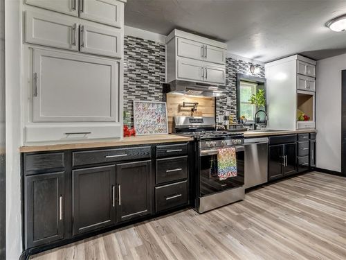 1618 Carlisle Ct, The Village, OK, 73120-1320 | Card Image