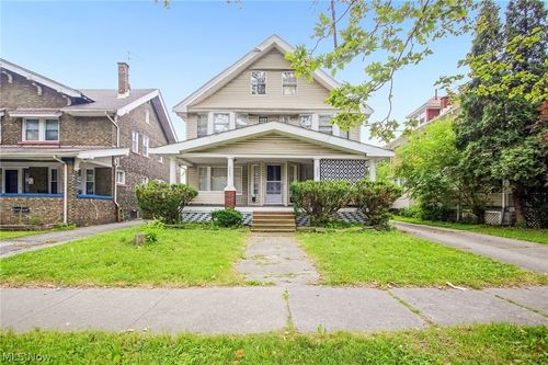 3033 West Blvd, Cleveland, OH, 44111-1845 | Card Image