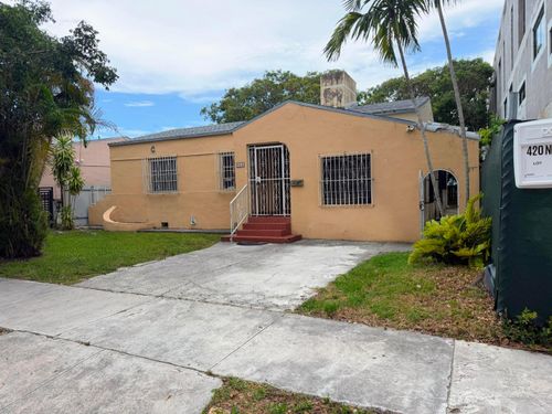 424 Ne 72nd St, Miami, FL, 33138-5018 | Card Image