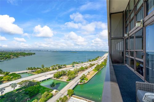 ph2-600 Ne 36th St, Miami, FL, 33137-3929 | Card Image