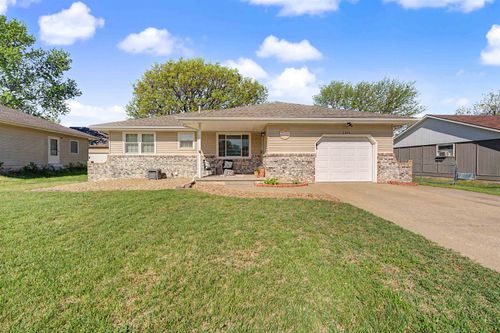 2814 Linda Ln, Salina, KS, 67401-7763 | Card Image