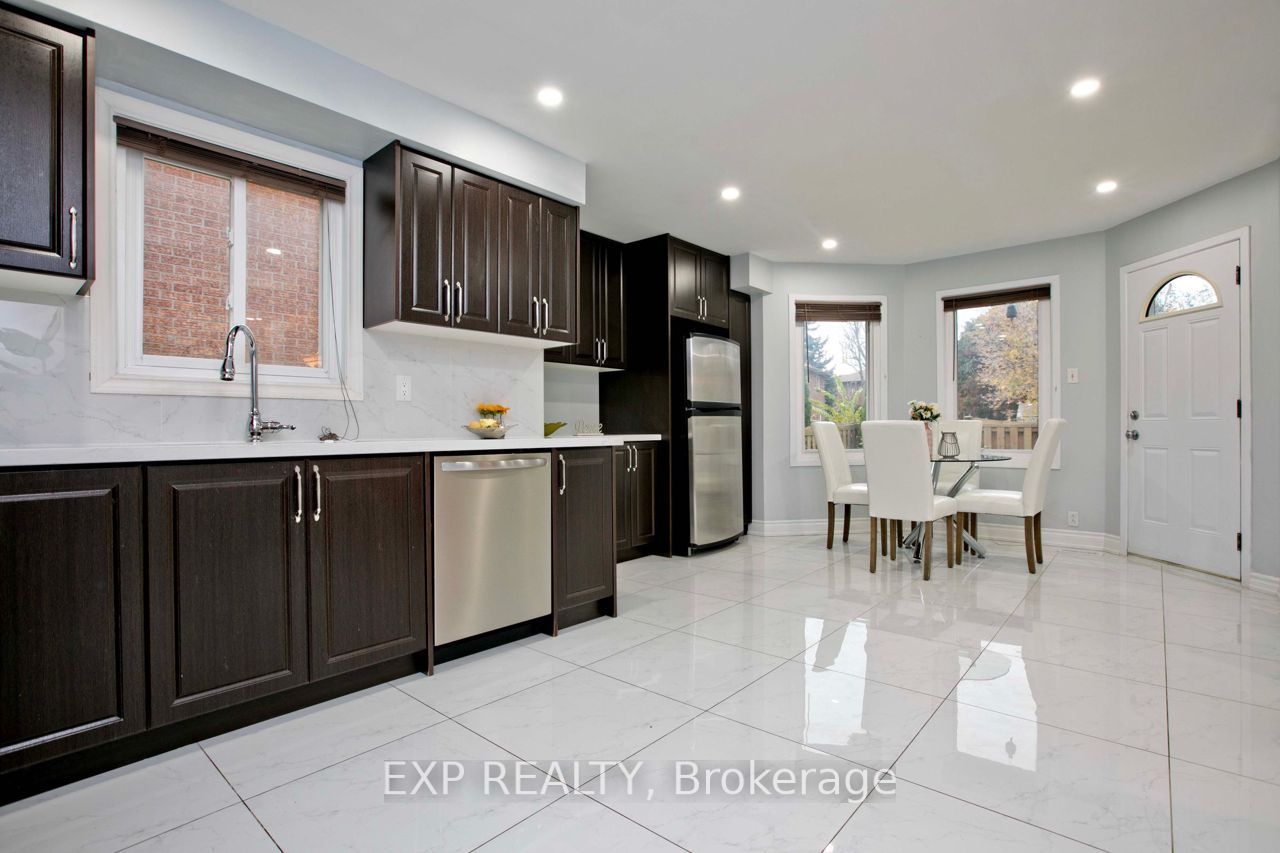 Residential Lease in Richmond Hill 4