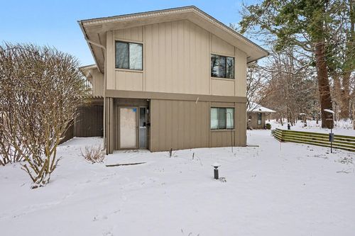 3812 Greenleaf Cir, Kalamazoo, MI, 49008-2509 | Card Image