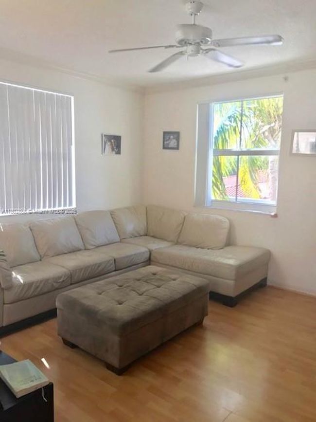 APT-12 - 9172 Collins Ave, Condo with 3 bedrooms, 2 bathrooms and null parking in Surfside FL | Image 5