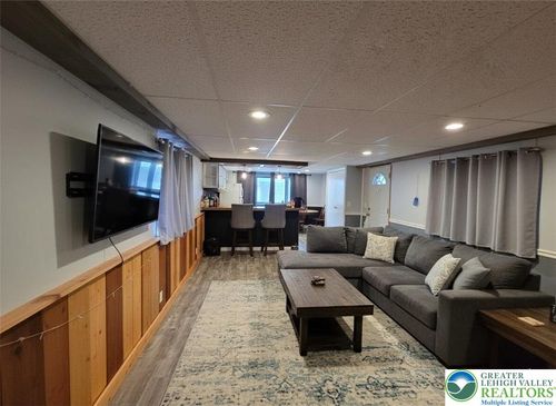 6337 Nisbet Ct, Slatington, PA, 18080-3036 | Card Image