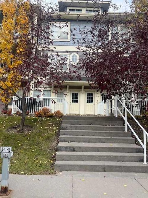 18 Auburn Bay Common Se, Calgary, AB, T3M0M3 | Card Image