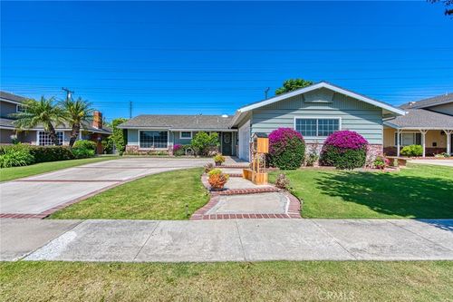 17597 Santa Paula Cir, Fountain Valley, CA, 92708-4328 | Card Image