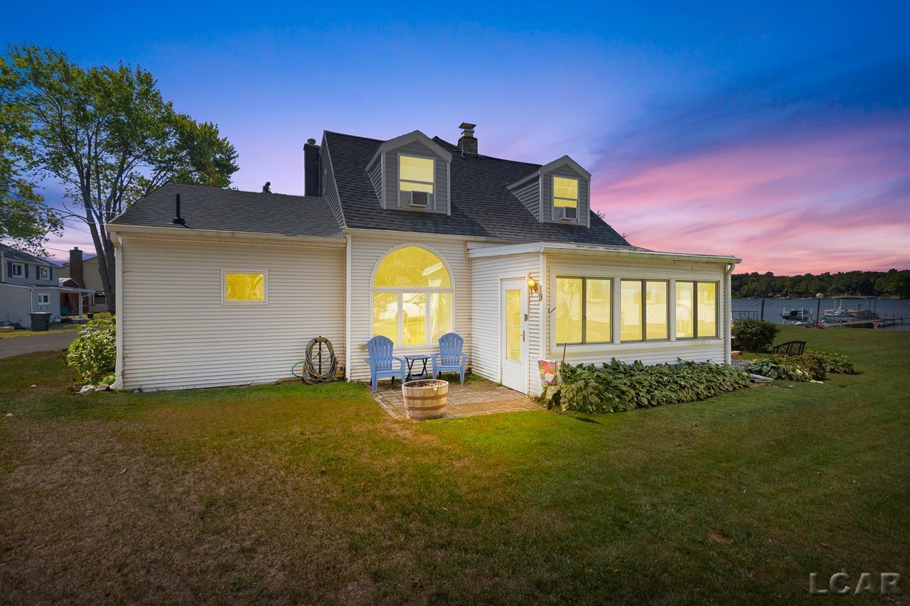 Point Dr, Brooklyn, MI 49230