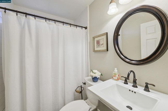 Full Bathroom | Image 26