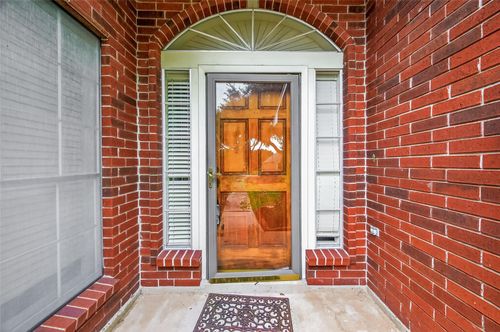 914 W Peach Hollow Cir, Pearland, TX, 77584-2096 | Card Image