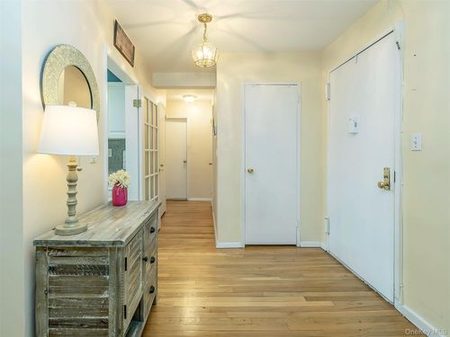 apt-2d-32 Pearsall Ave, Glen Cove, NY, 11542-3000 | Card Image