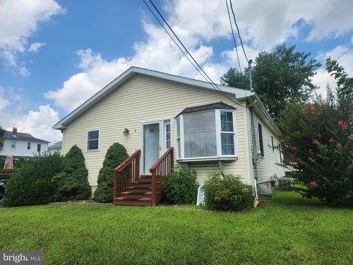 2 Grand Ave, Bordentwn Twp, NJ, 08620-9619 | Card Image