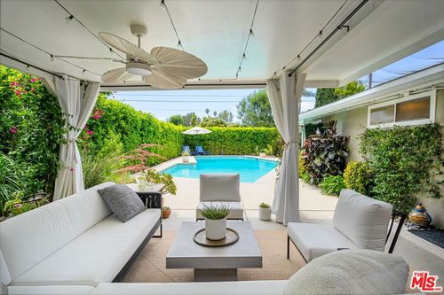 19808 Victory Blvd, Woodland Hills, CA, 91367-2828 | Card Image