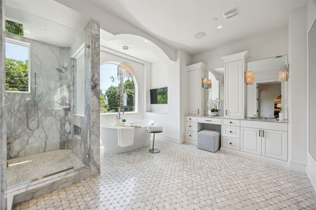 2210 Boll St, House other with 3 bedrooms, 5 bathrooms and null parking in Dallas TX | Image 11