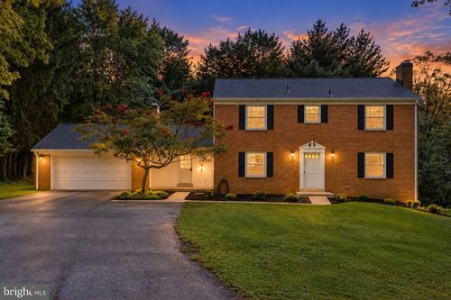 28405 Honeysuckle Dr, DAMASCUS, MD, 20872-1318 | Card Image
