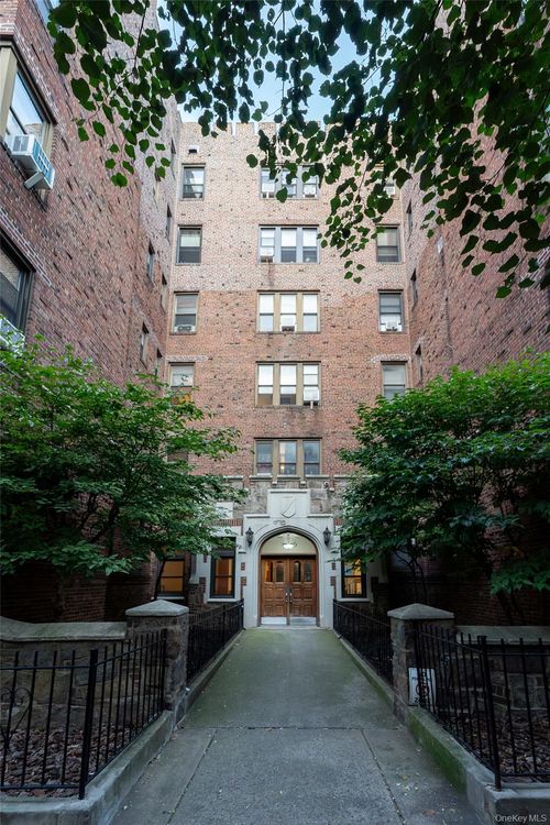 frnt-1-d-09-41 E 41st St, New York, NY, 10017-6206 | Card Image