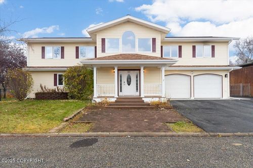 1271 Kuykendall St, Fairbanks, AK, 99709-3157 | Card Image