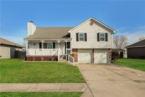 209 Cross Creek Dr, Grain Valley, MO, 64029 | Card Image
