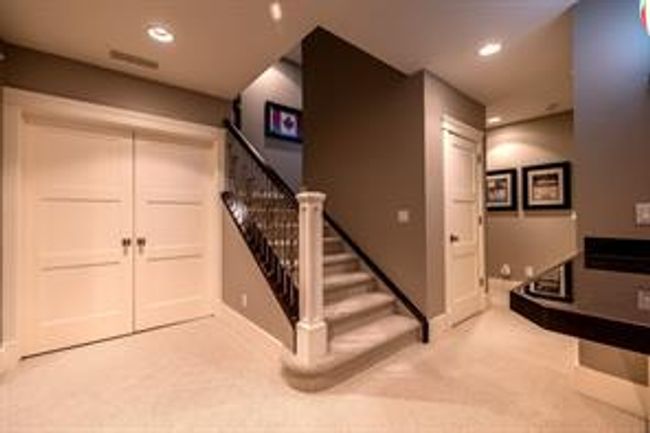 34 Posthill Dr Sw, House detached with 6 bedrooms, 3 bathrooms and 7 parking in Calgary AB | Image 38