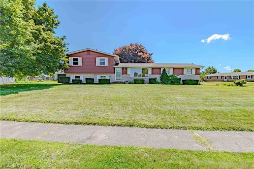 932 Richards Dr, Louisville, OH, 44641-2646 | Card Image