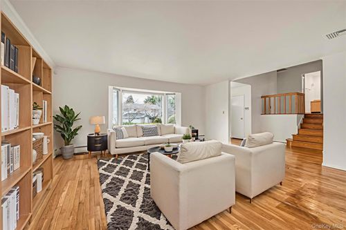 16 Middle Ln, Jericho, NY, 11753-2236 | Card Image