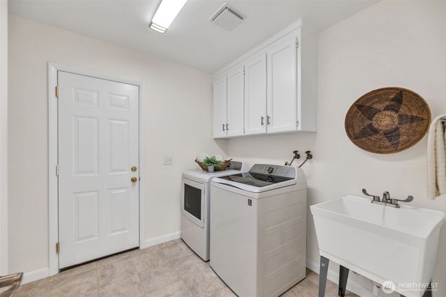 Spacious laundry room - mudroom connects to the garage | Image 18