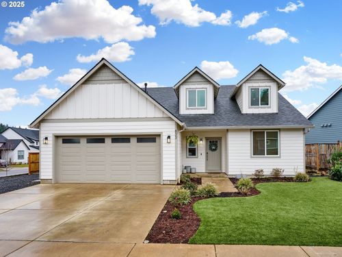 833 Hawk Dr, Silverton, OR, 97381-4103 | Card Image