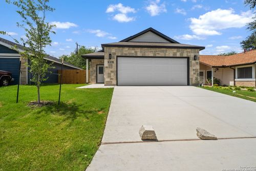 9314 Points Edge, San Antonio, TX, 78250-2822 | Card Image