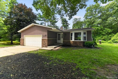423 Sunset, White Lake, MI, 48383-2862 | Card Image