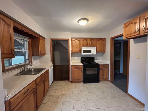 20501 Wakenden, Redford, MI, 48240-1172 | Card Image