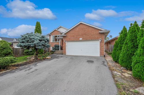 lower-7669 Alpine Dr, Niagara Falls, ON, L2H3B7 | Card Image