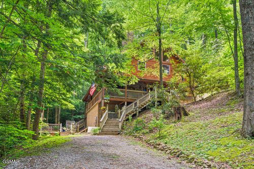 3824 Bear Camp Way, Sevierville, TN, 37862-2420 | Card Image