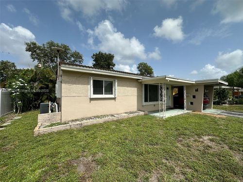 2400 N 57th Way, Hollywood, FL, 33021 | Card Image